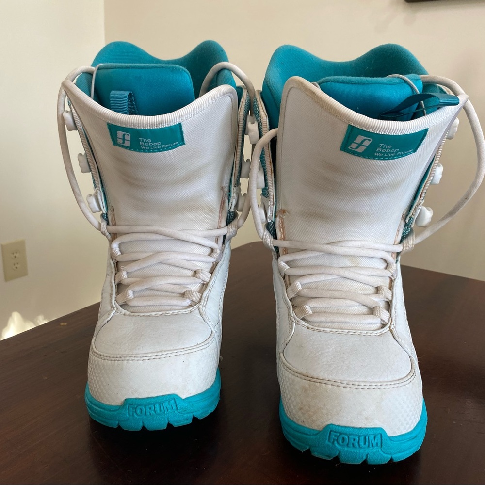 Women’s Forum snowboard boots size 7